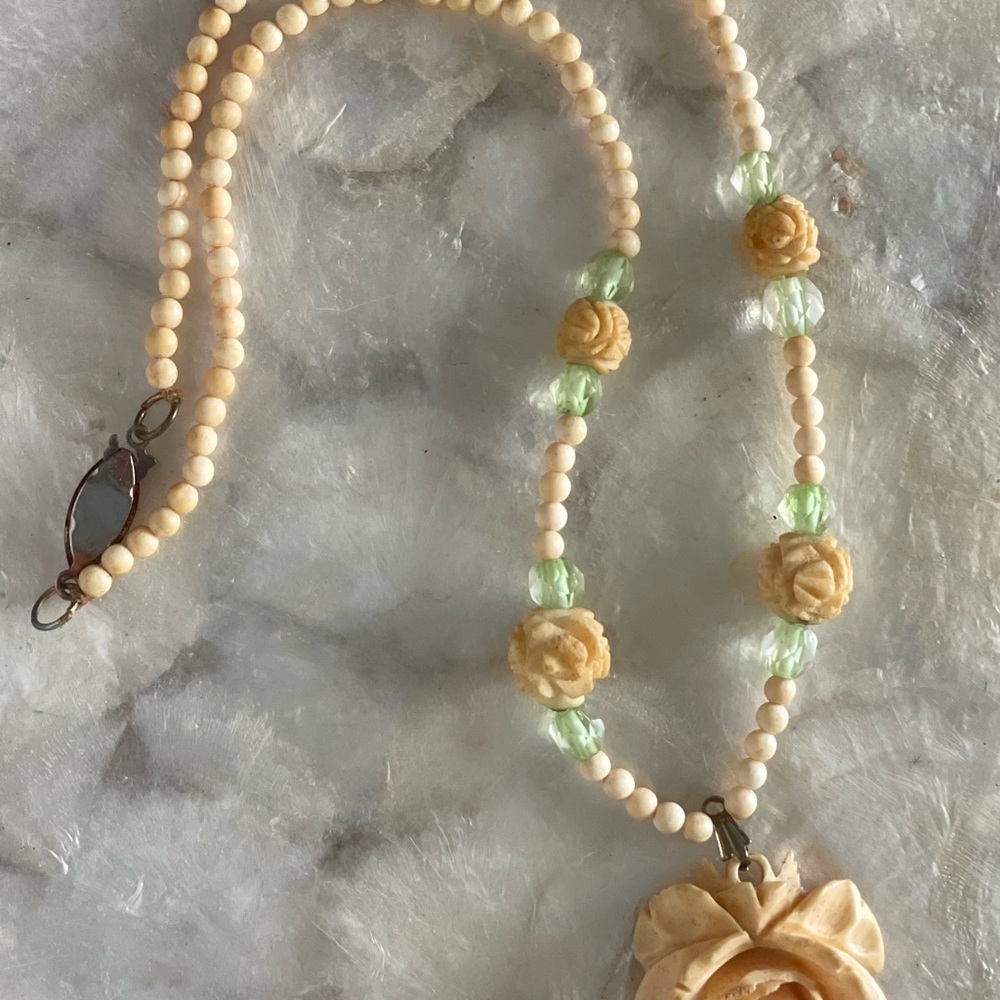 Elegant vintage shabby coastal carved rosebud ivory coral Czech glass